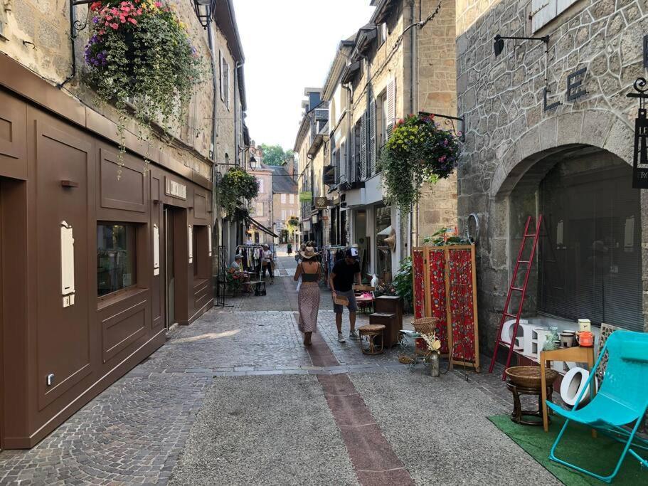 Chambre Calme Au Coeur D'Ussel Ussel  Dış mekan fotoğraf